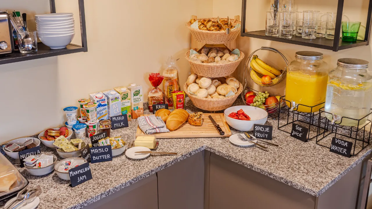 breakfast buffet -penzion hosnar