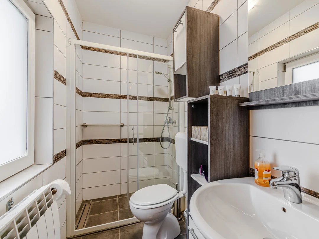bathroom - apartment hosnar